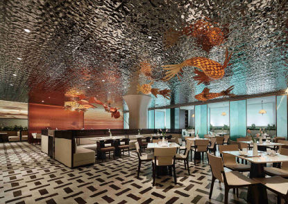 现代商业广场 &middot; 渔港码头餐厅